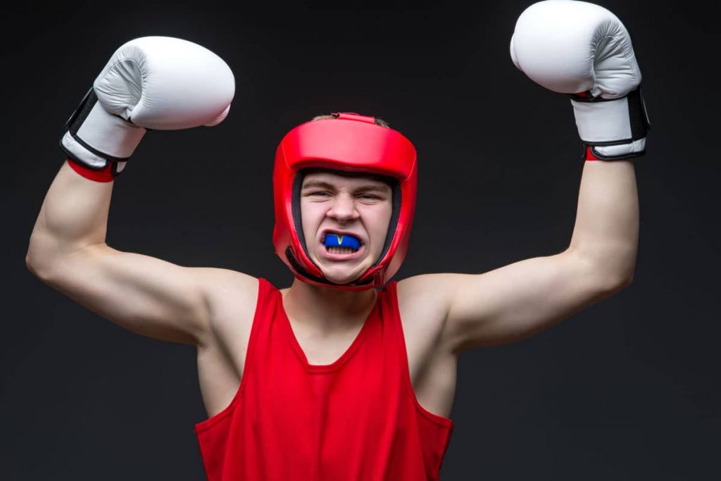 https://equiposdefitness.com/wp-content/uploads/young-boxer-with-mouthguard-1200px-1024x683.jpg